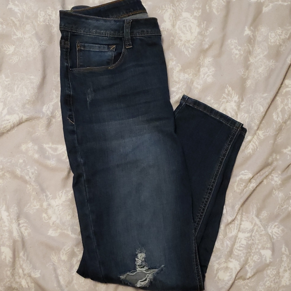 Kensie Distressed Jeans